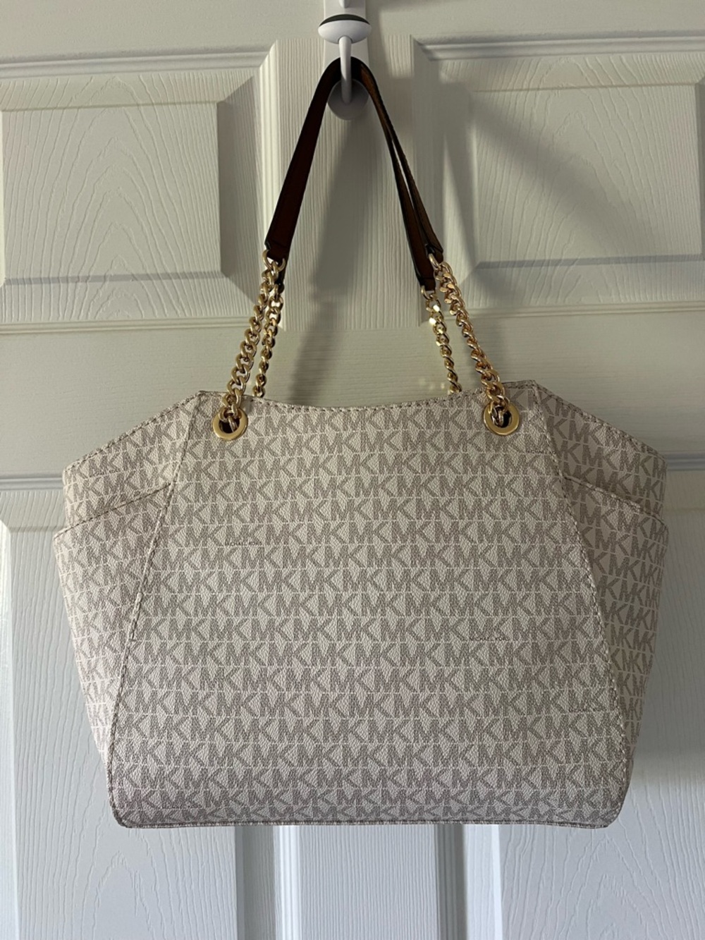 Michael Kors Jet Set Travel Signature Bag - Picture 3 of 11